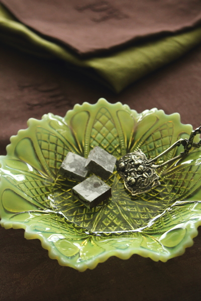 ウランガラススワンキャンディディッシュ