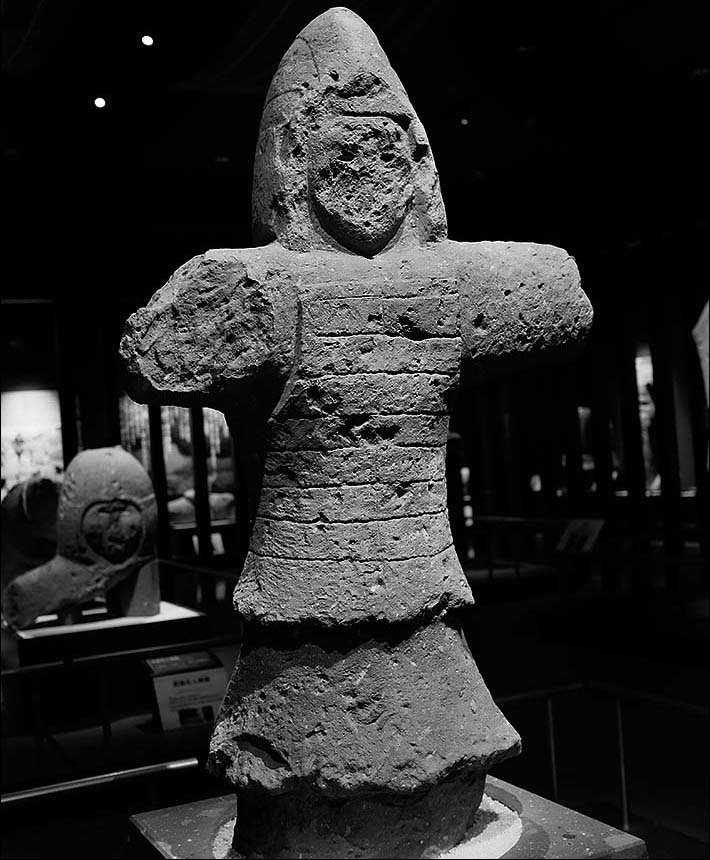 岩戸山古墳の石人石馬 --- 巨石巡礼 |||