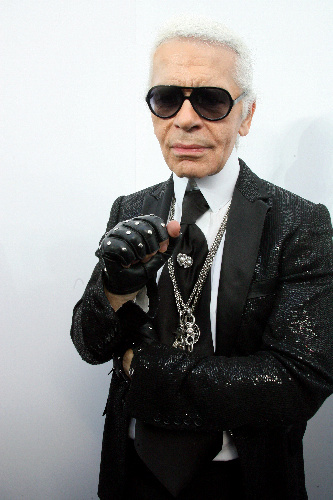 asahi.com（朝日新聞社）： 〈伝統と変革・前〉シャネル カール