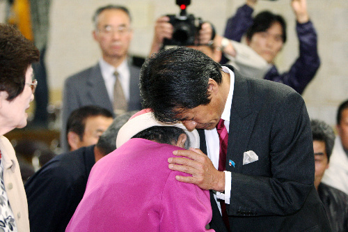 asahi.com（朝日新聞社）：中川昭一氏 - 力、及ばず