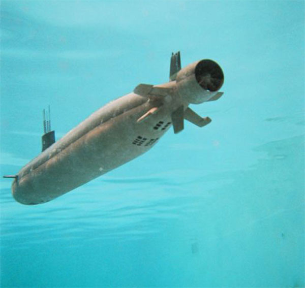 トランペッター 1:144 USS SSN-21 シーウルフ攻撃型潜水艦 新品 Amazon