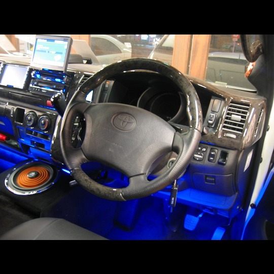 ハイエース200系バーズアイブラックウッドステアリング 商品詳細 E&A