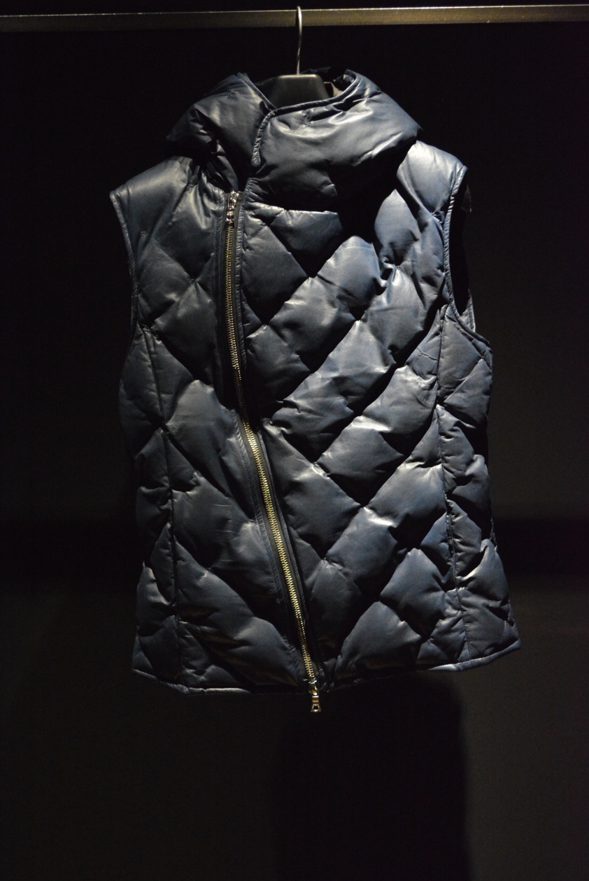 1363-01 カンガルーレザー ダウンベスト イサムカタヤマ バック