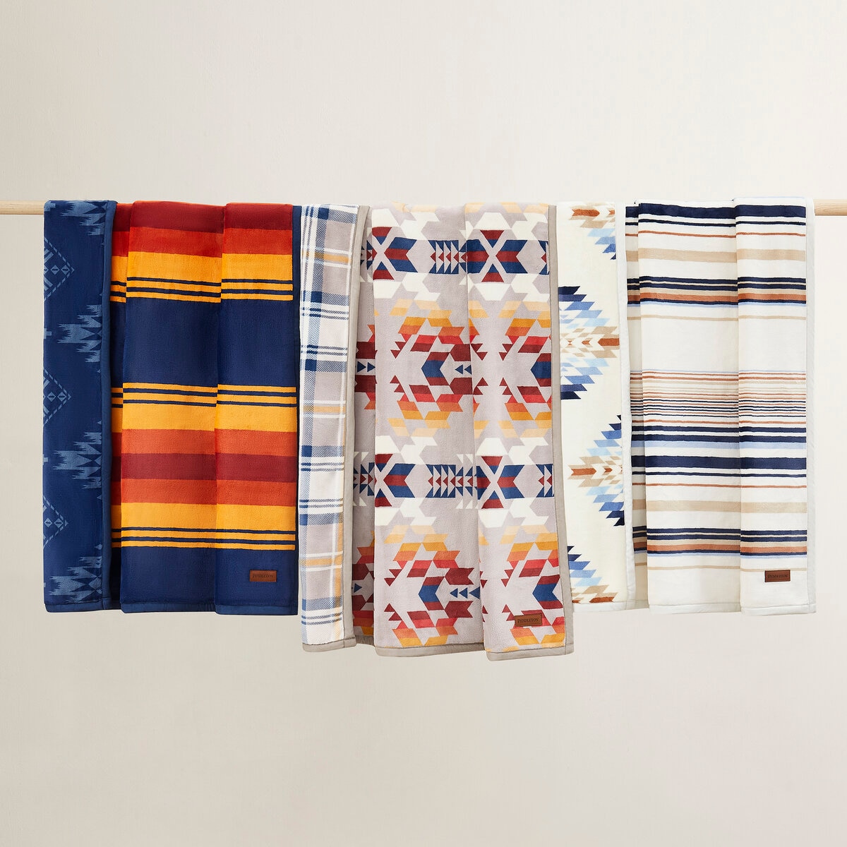 ペンドルトン 大判ひざ掛け リバーシブル 127cm x 177cm | Costco Japan