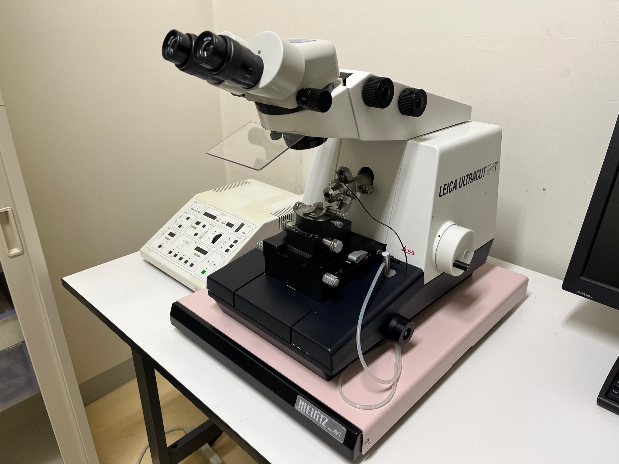 ウルトラミクロトーム(UMT)