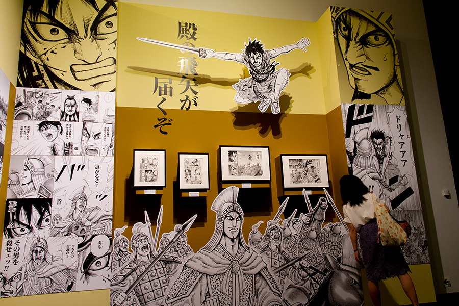 生原画と巨大グラフィックで名場面を再構成『キングダム展 －信－』が