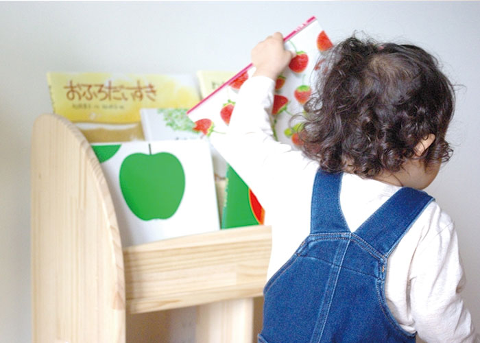 木遊舎 絵本棚 国産 木製【ほんたて-M-パイン（完成品・横幅53cm