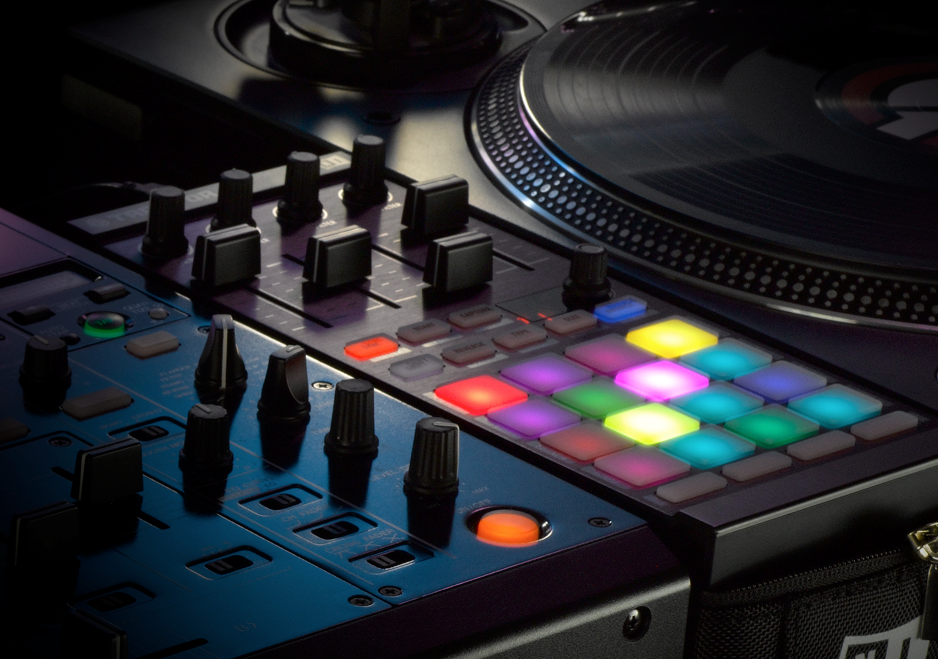 Native Instruments Traktor Kontrol F1 Controller Review - Digital