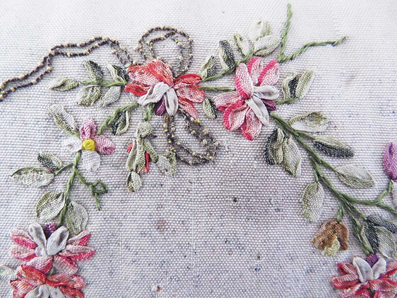 リボンワーク刺繍のピンクッション - 薔薇と天使のアンティーク