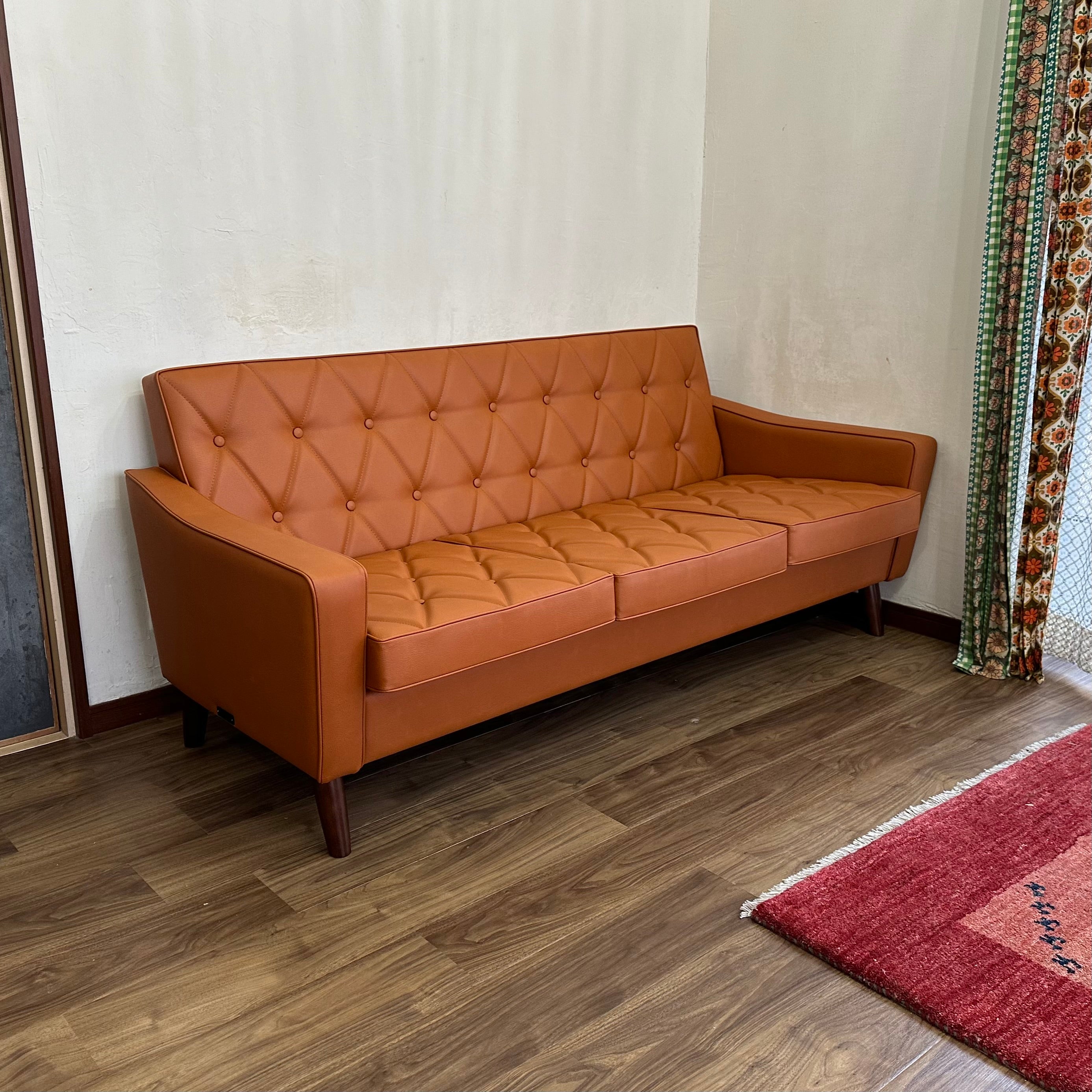 カリモク60 ロビーチェアリーベルブラウン納品事例 – FELICE.ONLINE