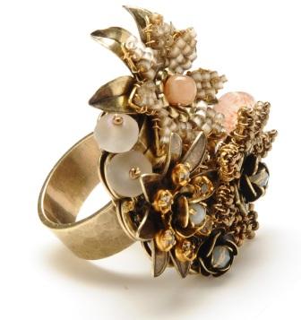 コスチュームジュエリーの魅力と、「ミリアム ハスケル」デザイナーへ