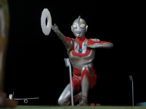 怪獣無法地帯】 MG ウルトラマンBタイプ対バルタン星人二代目 ジオラマ