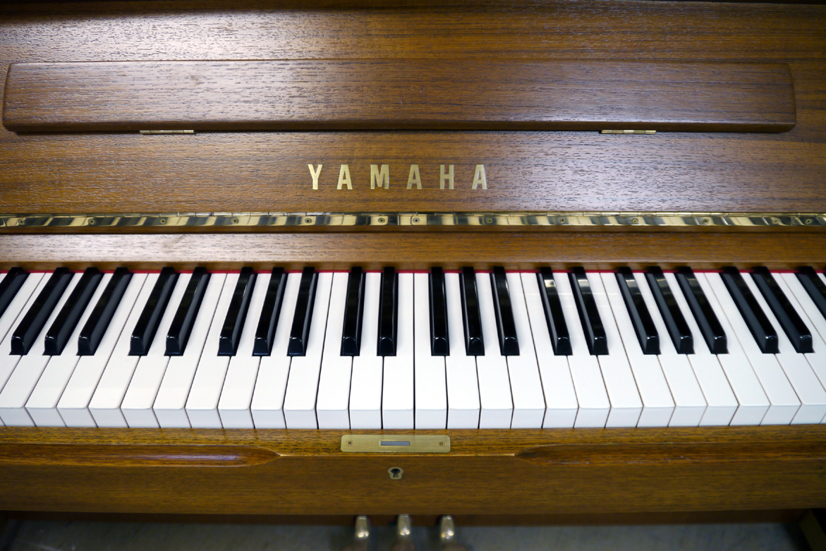 中古ピアノ ヤマハ(YAMAHA U7C) 木目調が美しいヤマハ往年の名器