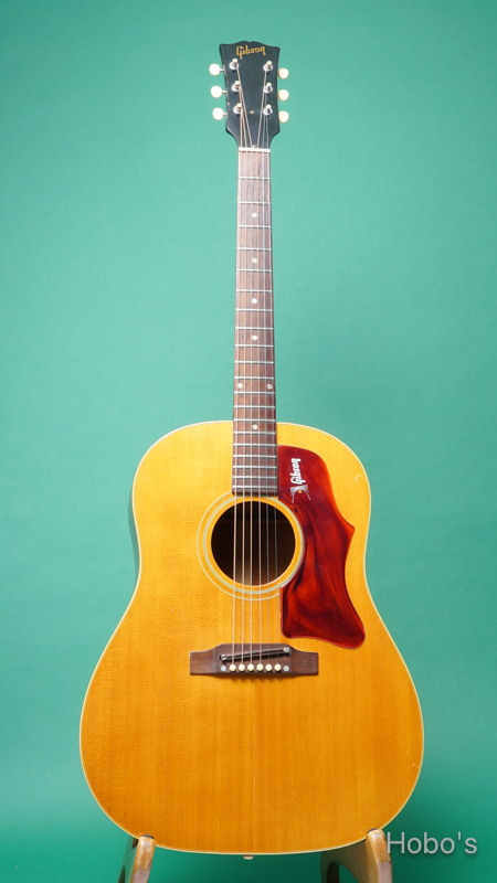 新品同様 Gibson J-50 2022年 ケース付き 新品同様 Gibson J-50 2022年