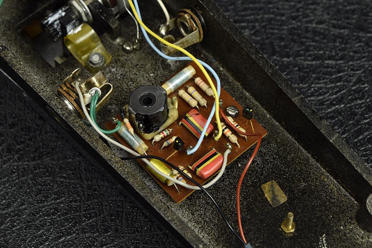 通称 Signature と言われるClydeMcCoy氏の名前だけ記載されたモデル