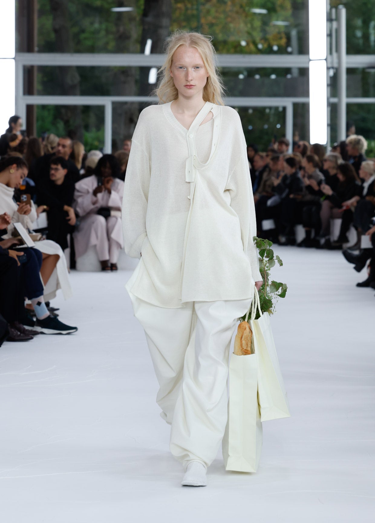 ISSEY MIYAKE SPRING SUMMER 2025 コレクション 18 – isseymiyake.com