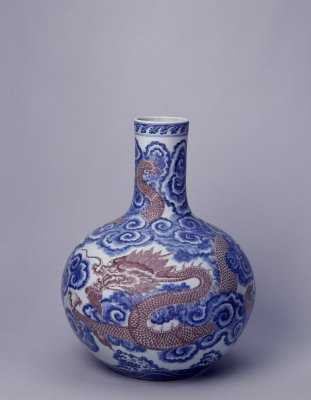 清乾隆青花釉里红云龙纹天球瓶的图片，特点，年代，鉴赏，馆藏-天球瓶