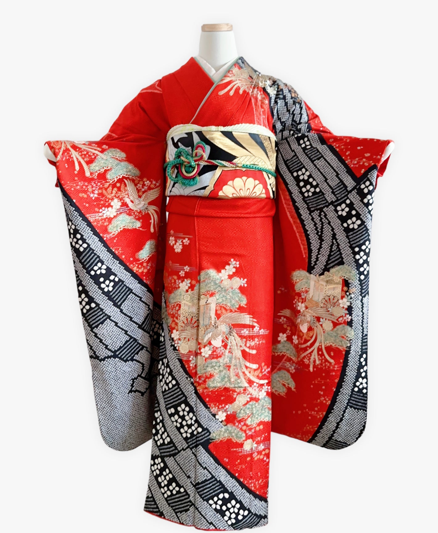 振袖レンタル・深緋 赤系 金彩 絞り 鳳凰 松 御所車 熨斗 ZX102 – 宅配