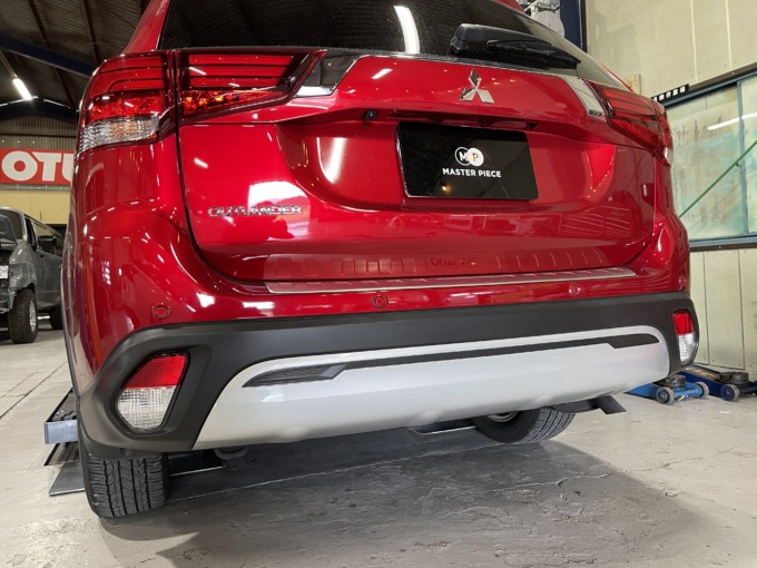 MITSUBISHI（三菱）アウトランダー ヒッチメンバー取り付け作業