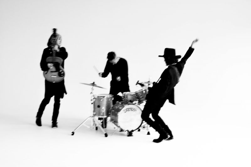 THE GOLDEN WET FINGERS｜ARTIST｜MountAlive