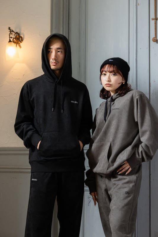 プルオーバーフーディー Poly Suede ポリスウェード ワードマーク