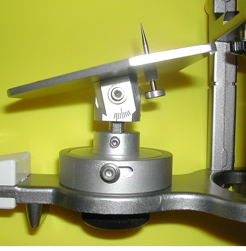 株式会社オオタキ：製品情報：咬合器 » 咬合平面版（角度可変）