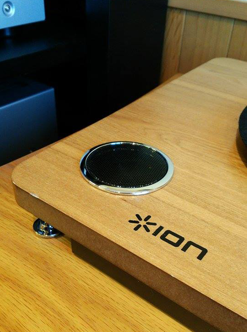 いま話題のレコードプレーヤー ION Audio Archive LPのご紹介です