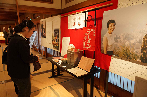 橋田壽賀子生誕100年展始まる 酒田 山王くらぶ 「おしん」生原稿や