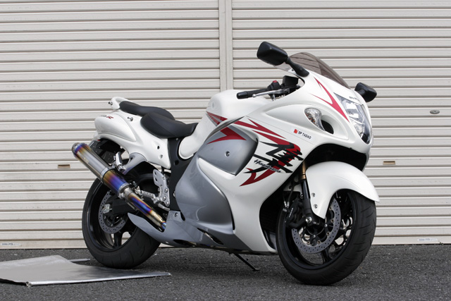 GSX1300R 隼 | 忠さんが陣頭指揮をとってマフラーを開発していく実際の
