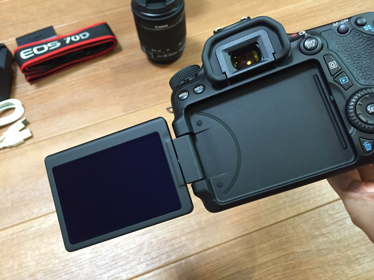 Å] 初の一眼レフ「Canon EOS 70D」ダブルズームキットを購入