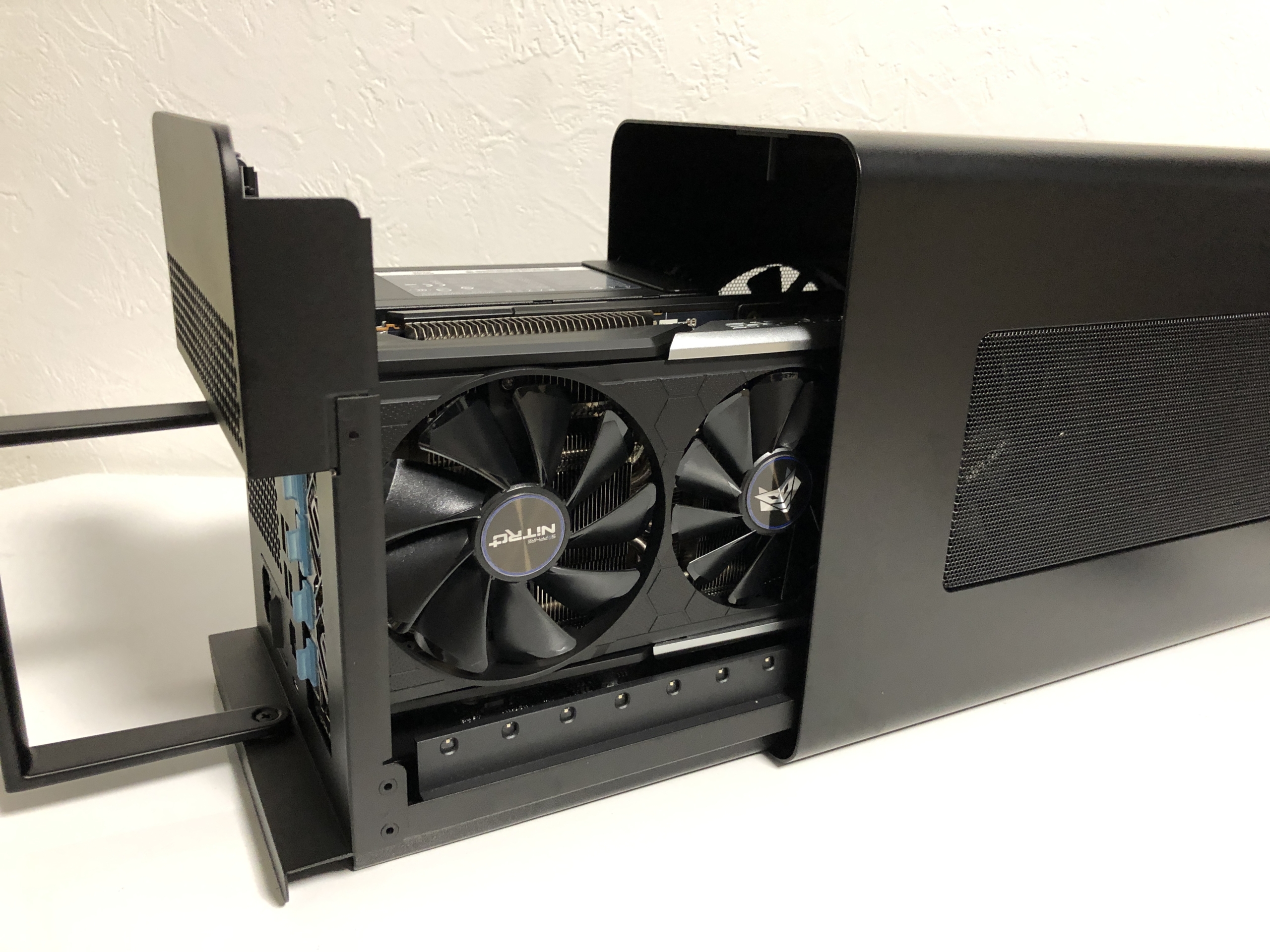 Macbook Proのグラフィックを強化してみた – RX 5700 XT Razer Core X