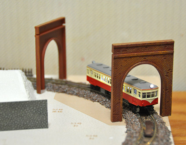 鉄道模型少年時代」重い腰を上げトンネルの改良開始!: YUJIの、とろ