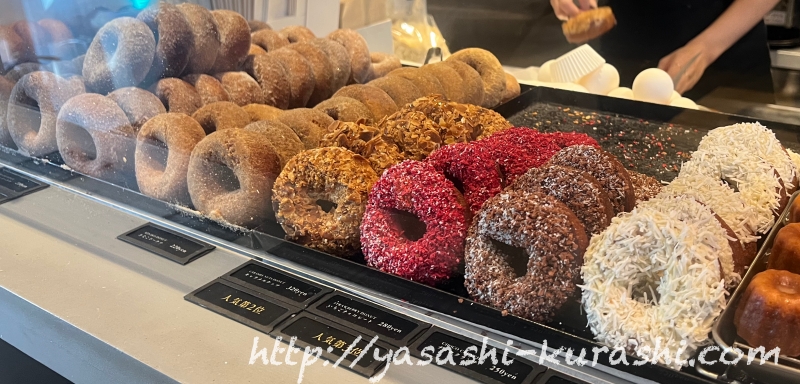 カフェ【SHICT】で1日に800個売れるドーナツ、買ってみた。 – やさし