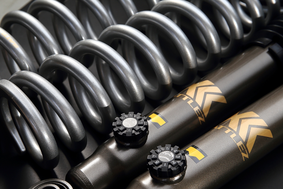 JAOS、ヘタリ保証付きの新コイルスプリングをセットにしたパジェロ用