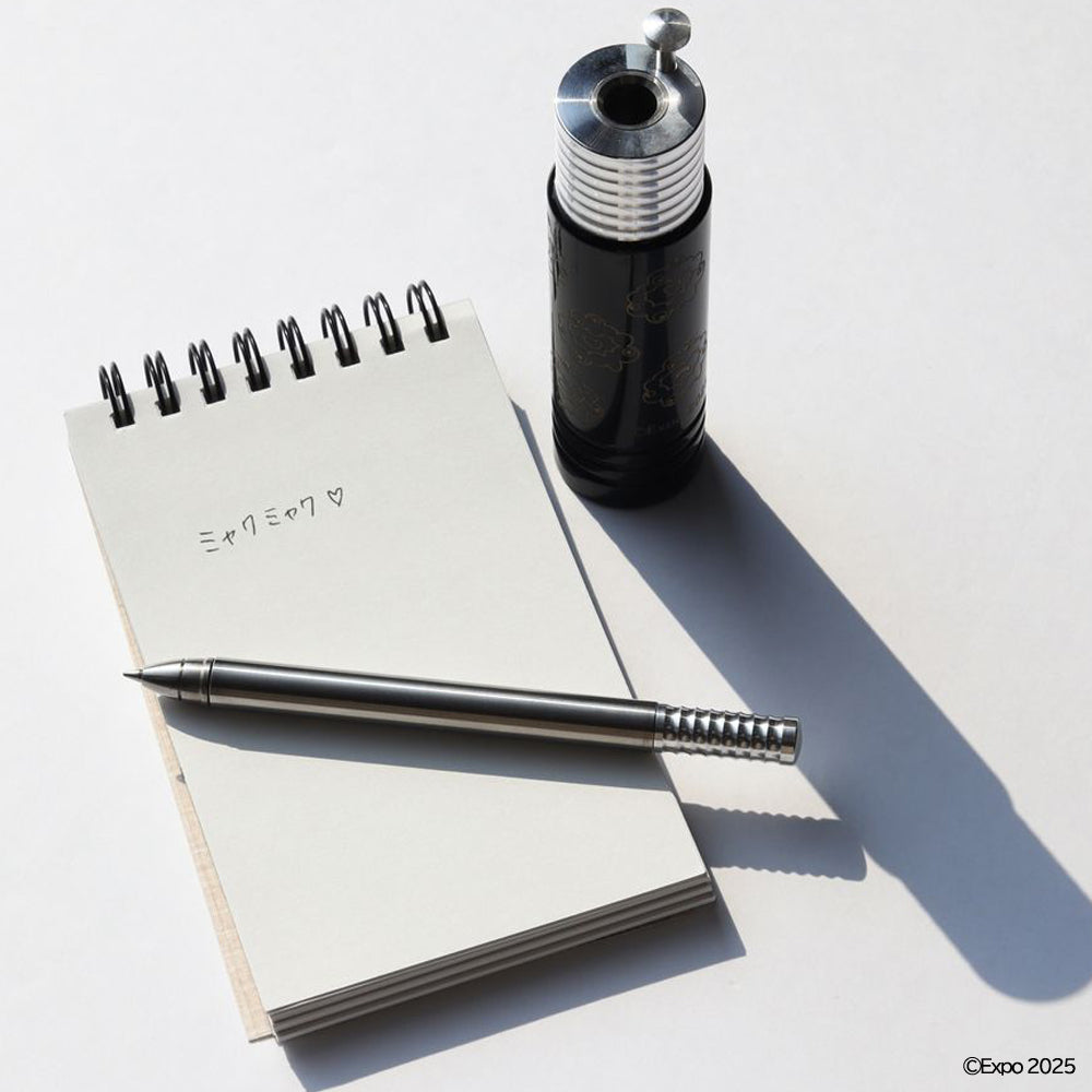 EXPO2025 卓上ボールペン｜メタルクラフト-ピアノブラック – 47 TREASURE
