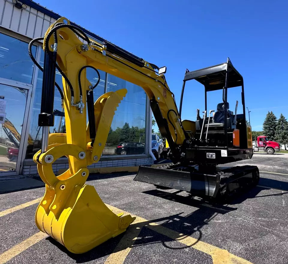 NEW Excavator, EPA CERTFD Kubota D1703 Engine 3.5 TON LOCAL PICK