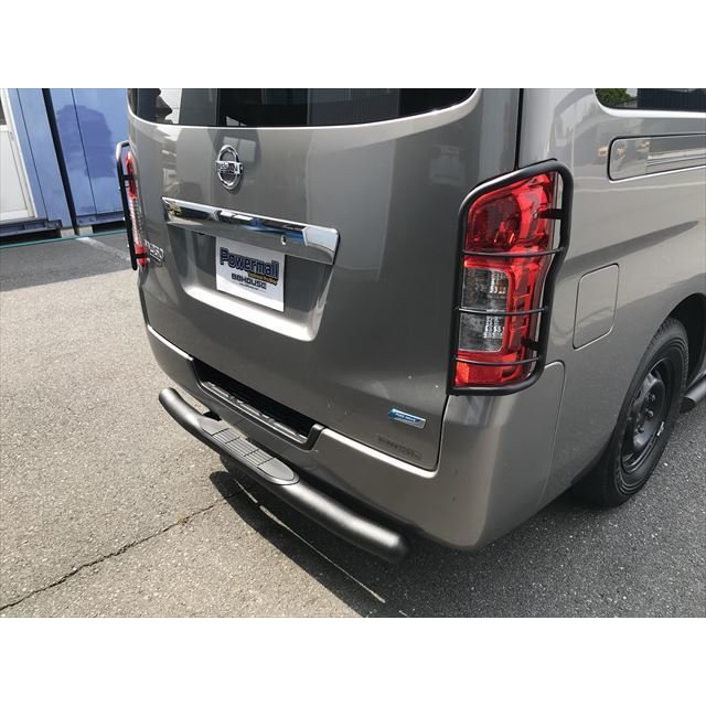 NV350 キャラバン テールランプガード 左右 E26 前期 後期 黒 リア