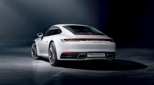 992型のポルシェ911のリアライトバーは中央が消える