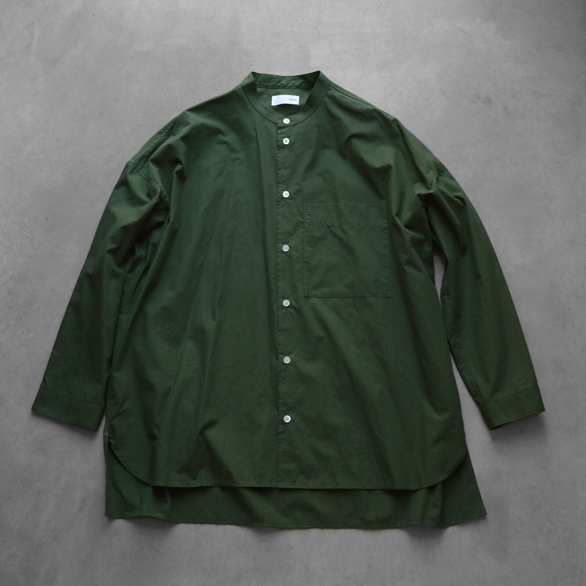 オーガニックコットンバンドカラーオーバーシャツ（エバーグリーン