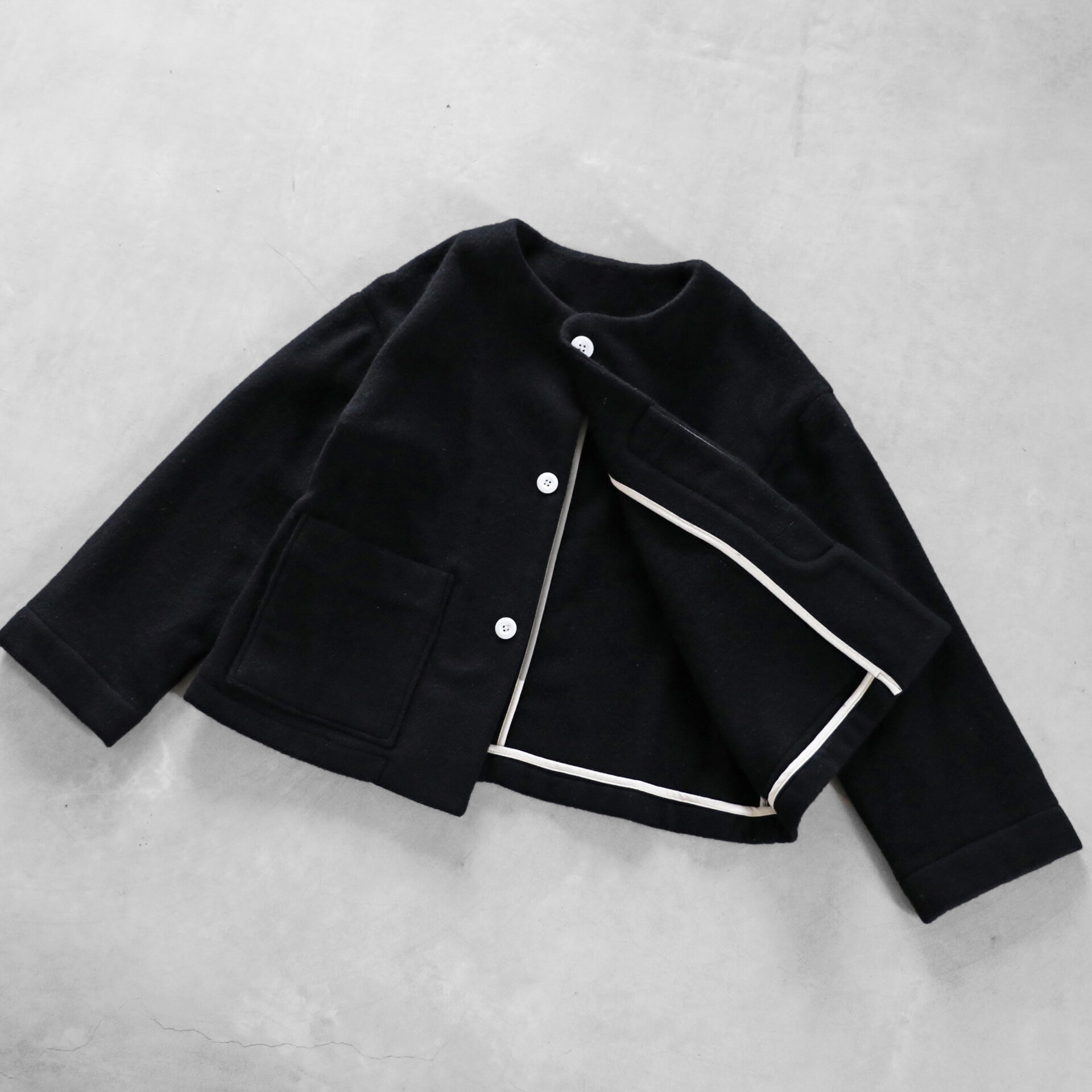 HUIS×尾州”縮絨ウールフランネルノーカラーショートコート（ライト