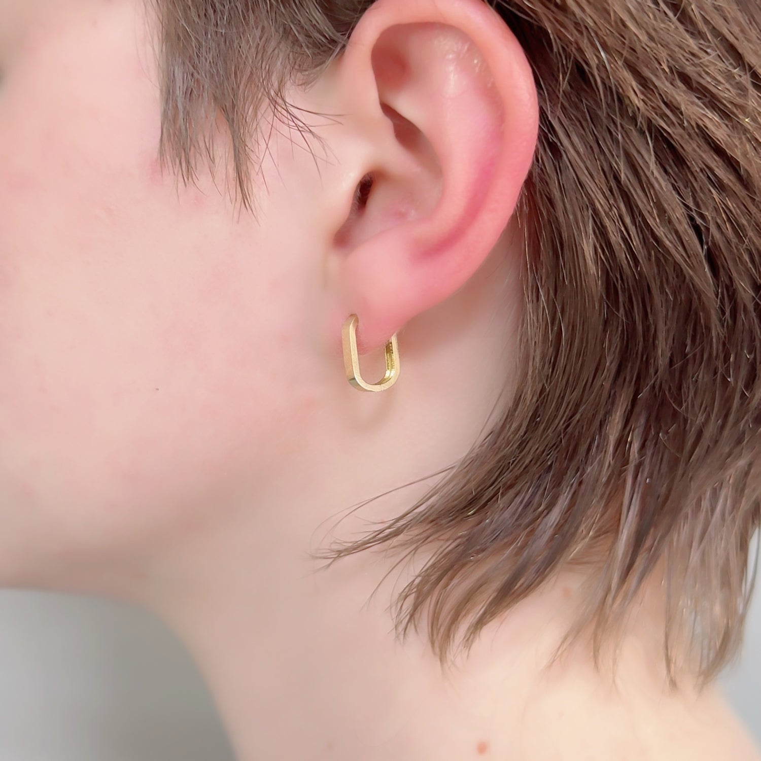 K18 中折れ式 プレーンスクエアフープ ピアス｜GHJ0082