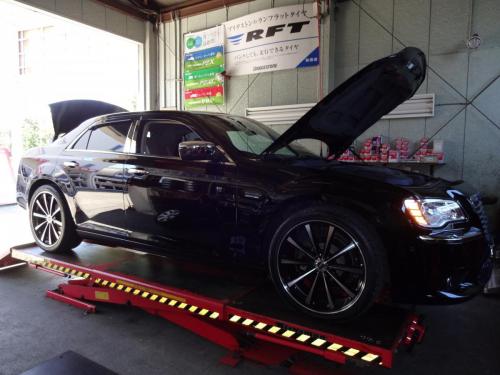 クライスラー300C 車高調取付け | 江戸川区の車専門店 ミスター