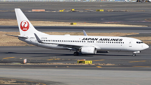 JA329J Japan Airlines Boeing 737-800 | Planespotters.net