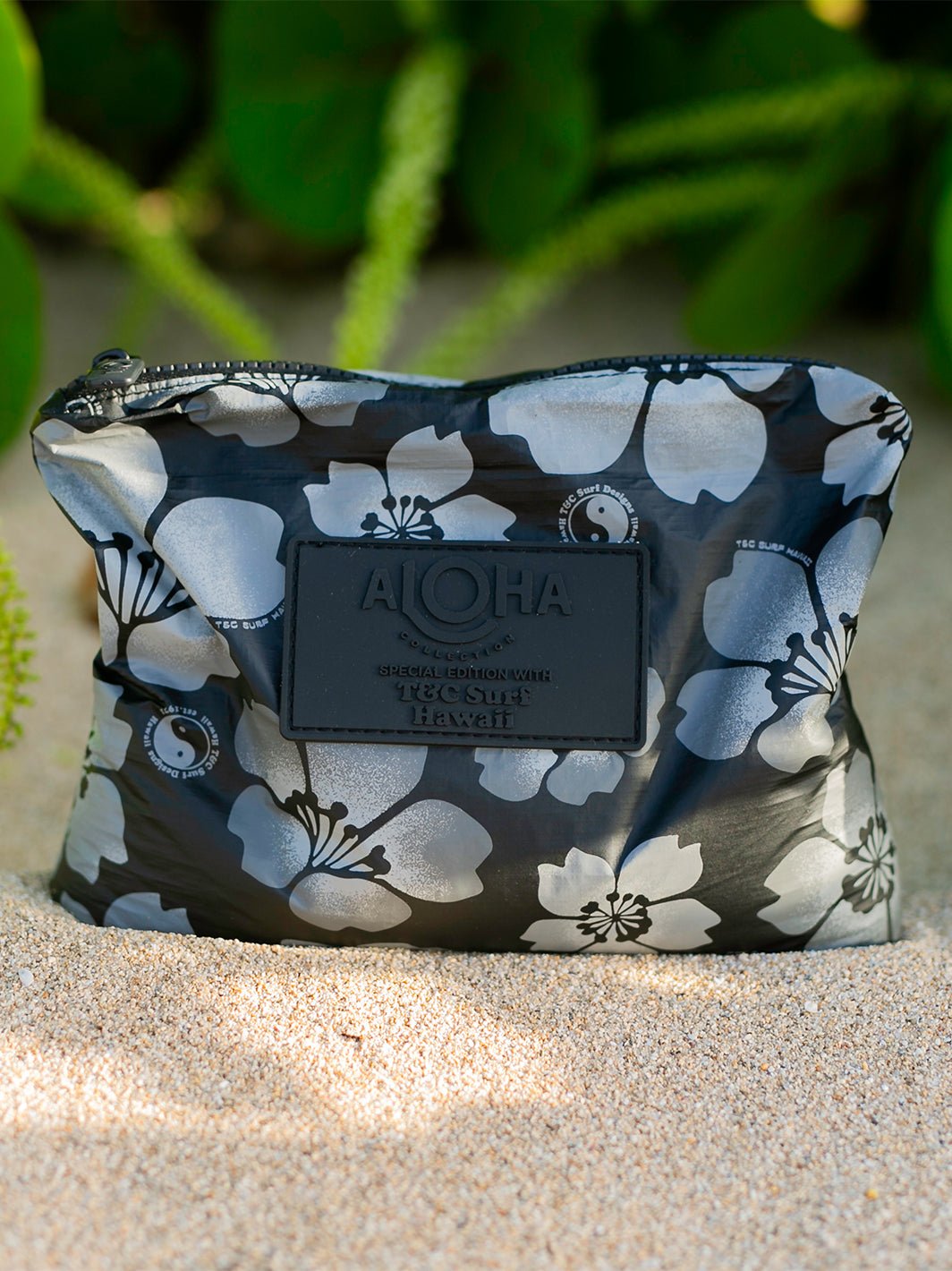 T&C Surf x Aloha Collection Throwback Sakura Small Pouch – T&C