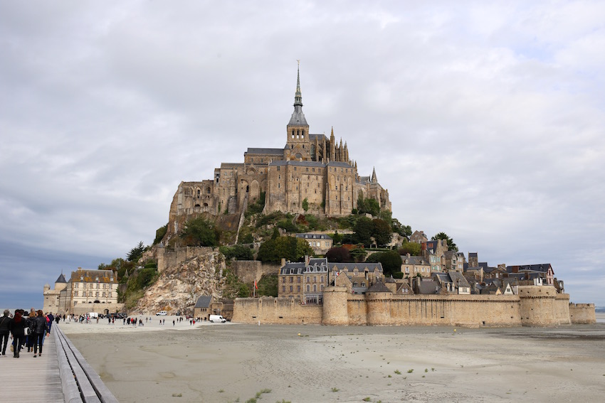 モン・サン＝ミッシェル」圧倒される神秘的な美しさと激動の歴史 – 旅