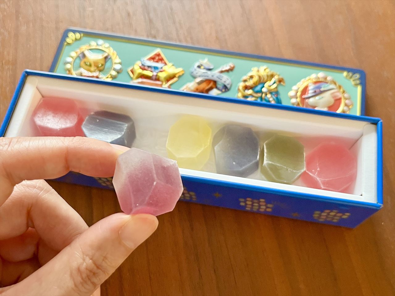 ジブリパークおすすめ土産】洞窟にある光る石をイメージした琥珀糖