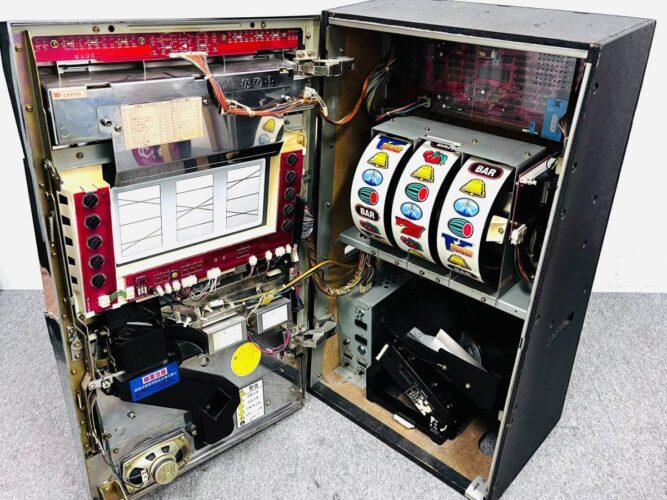 メーシー パチスロ実機 4号機 サンダーVを福岡県大牟田市から出張買取