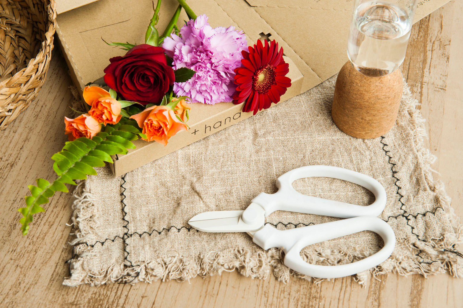 hana（タスハナ） 花を助け、花に助けられる、花の定期便。