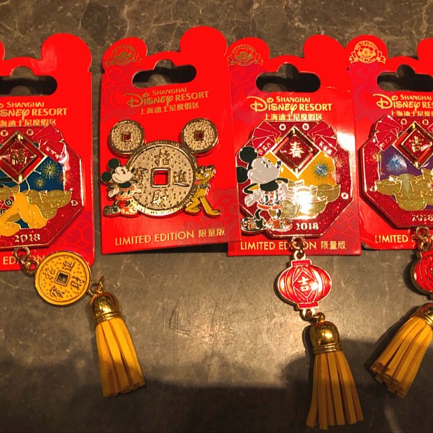 限定ピンバッヂも登場！上海ディズニーの春節グッズ2018
