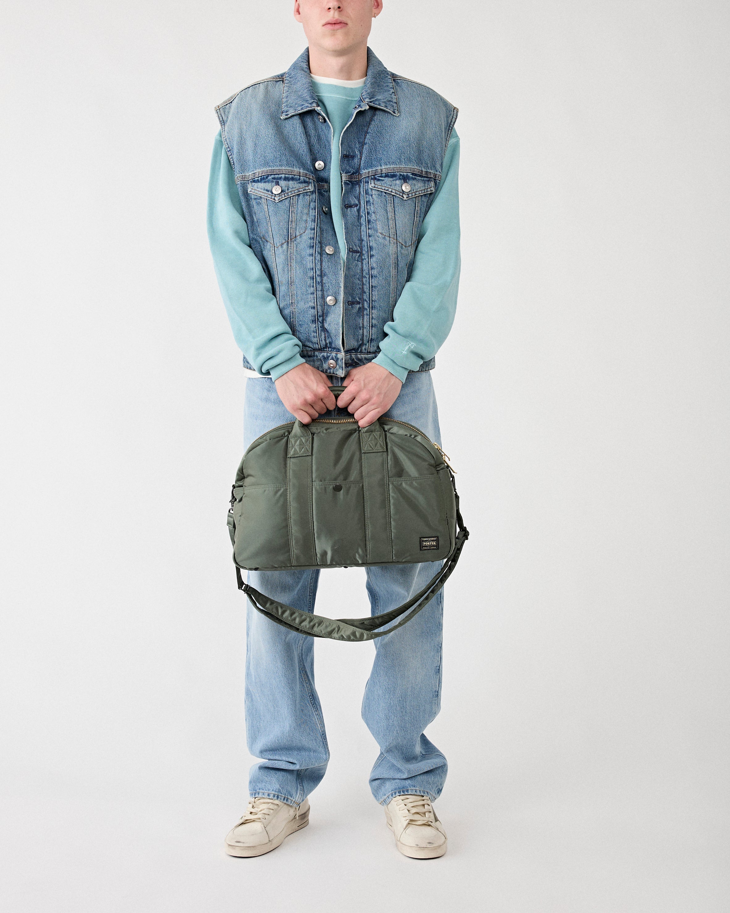 Porter Yoshida – Tanker Madison Boston Bag (M) Sage Green – Tenue